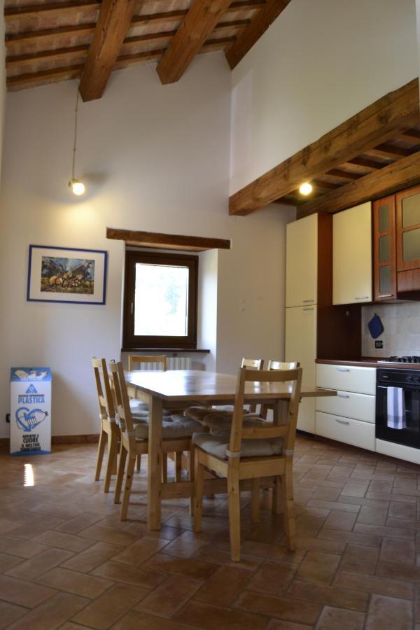 Agriturismo Forestale Luti Treia Camera foto
